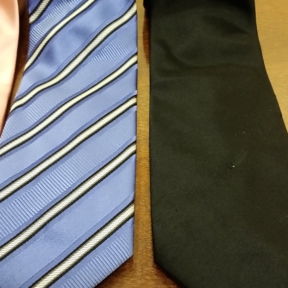 Set of Donald Trump Signature Wide Ties - Picture 4 of 8